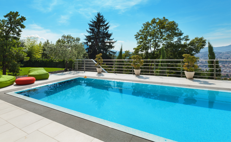 photo revêtement de piscine avec une belle vue