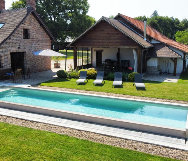 Piscine à débordement faite par PISCINES HydroSud Blois